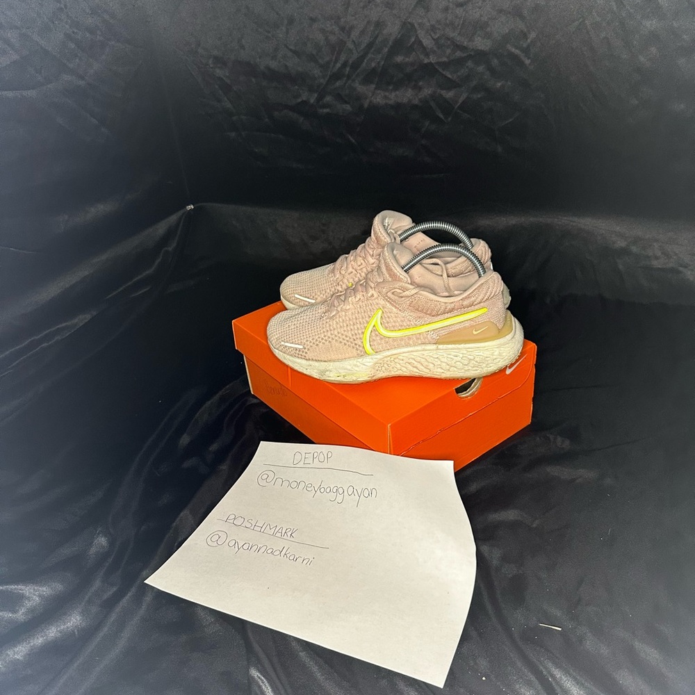 Nike Invincible Run 2 “Pink/Green” Size 7 Women